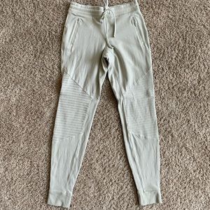 ALO Yoga Moto Sweatpant